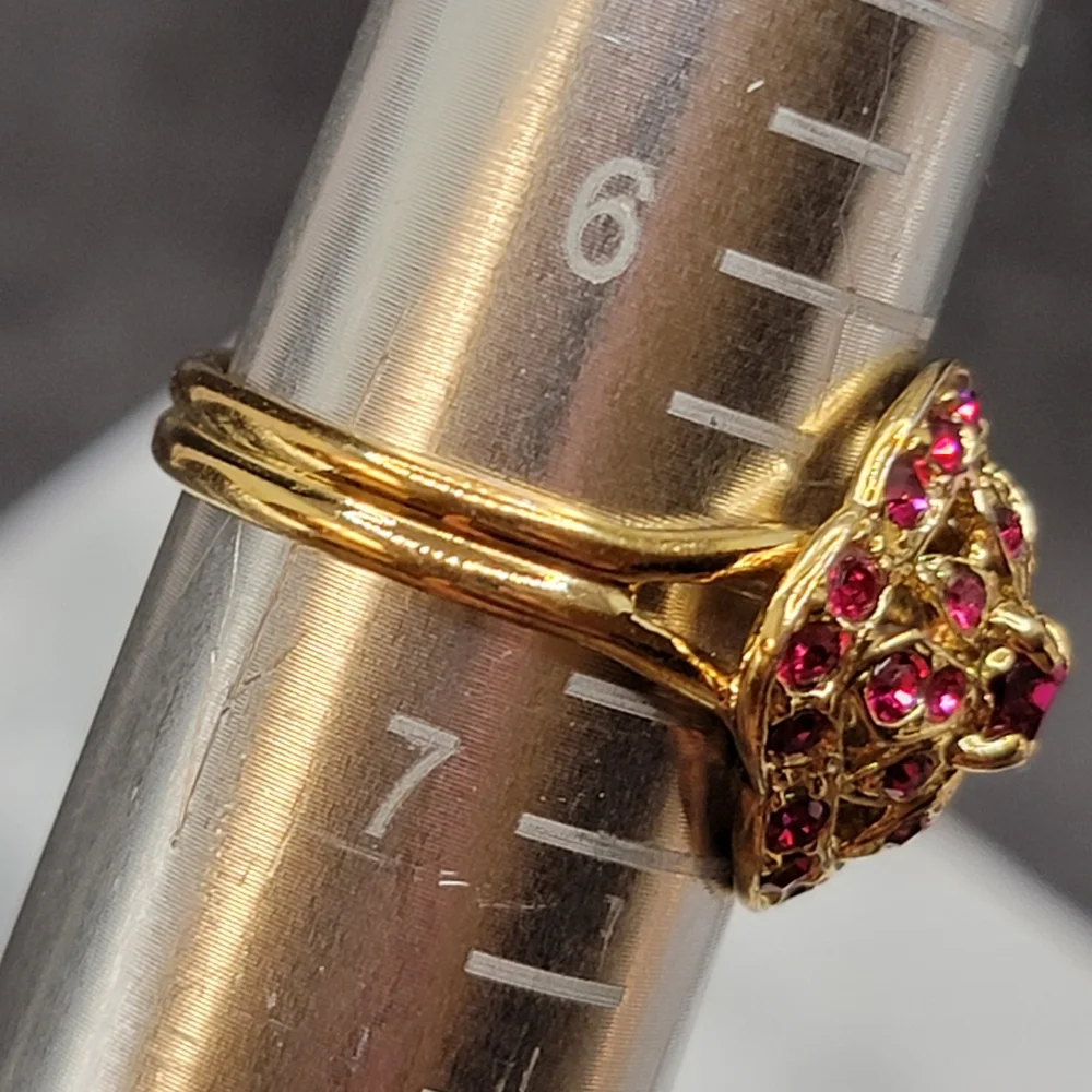 Beautiful Vintage Ring Simulated Ruby Cluster Gold Tone Size 6.5